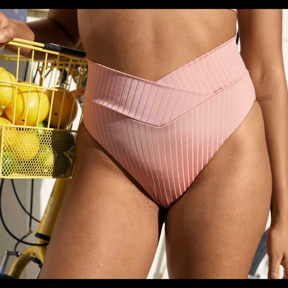 NWT Aerie high cut cheeky swim bottoms size medium